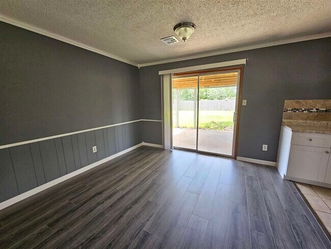 Foto del edificio - 6960 SW Forest Ave