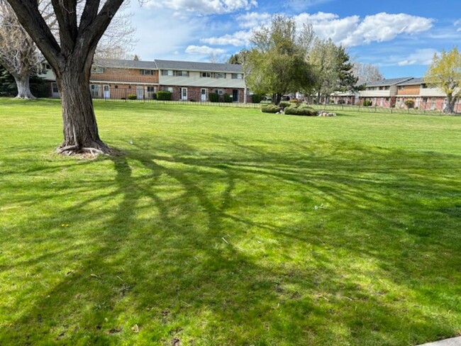 Building Photo - Smithridge Park Townhome