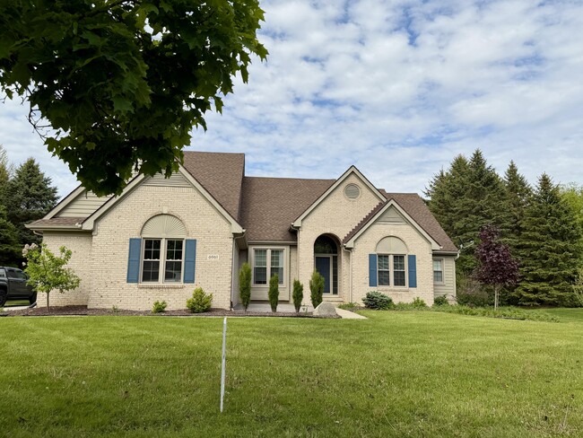 Building Photo - 6961 Suncrest Dr