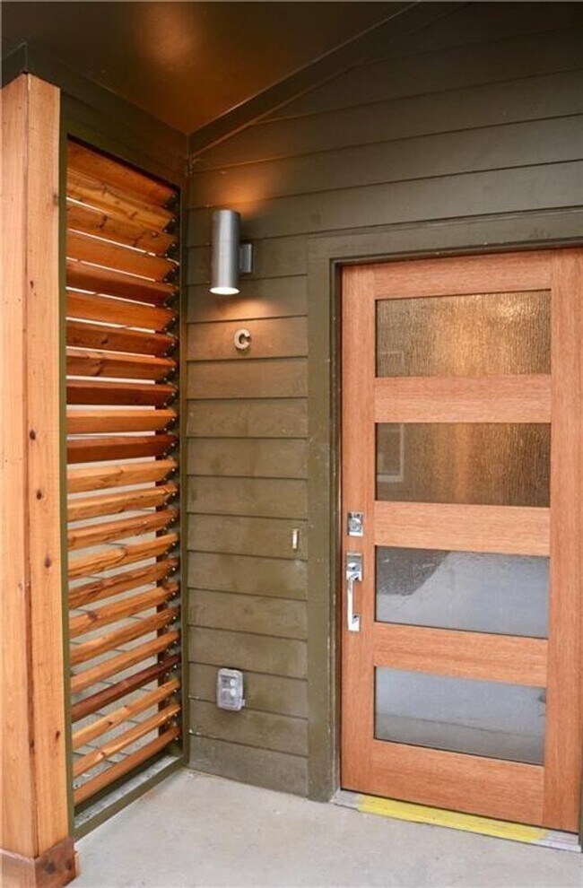 Building Photo - Modern Newer Townhome Across Frm UT