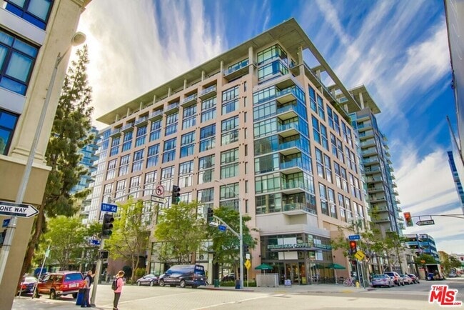 Foto del edificio - 1111 S Grand Ave