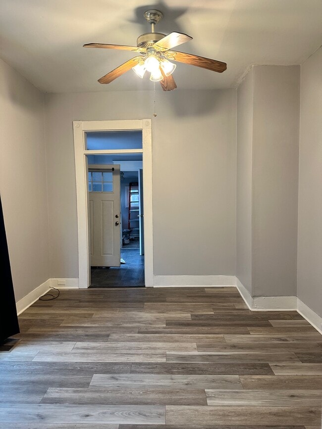 Foto del edificio - 1005 Charles St