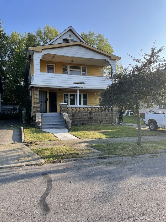 Primary Photo - 11002 Nelson Ave