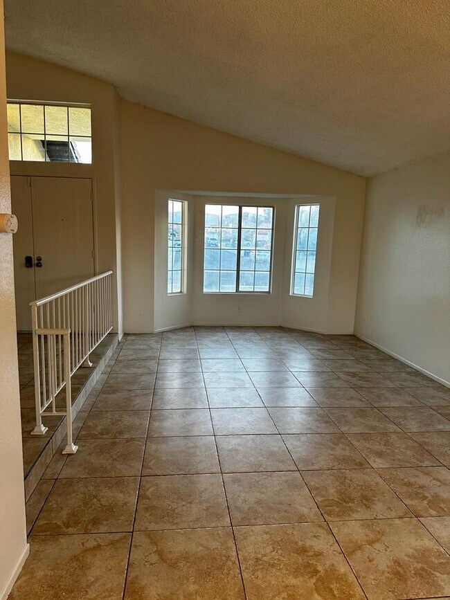 Living room - 5319 Adobe Dr