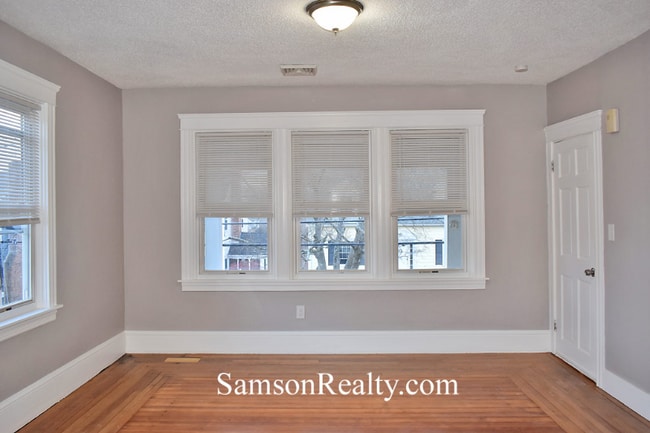 Foto del edificio - 136 Hillside Ave