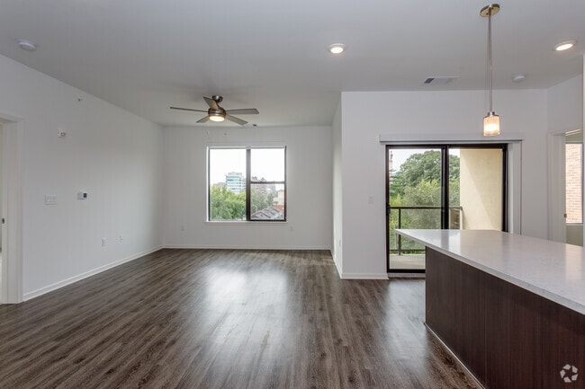 2BR, 2BA - B3 - 44 Washington