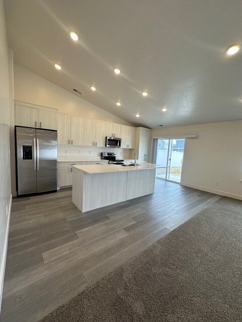 Building Photo - HC529