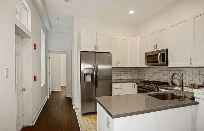 Foto del edificio - 1824 W Girard Ave