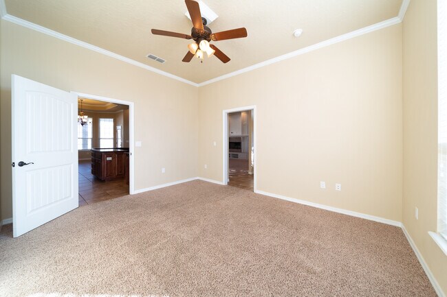 Foto del edificio - 4305 Springwood Dr