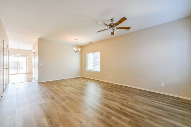 Building Photo - 28779 N Spur Dr