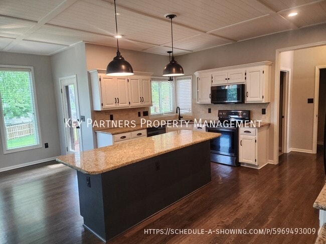 Building Photo - 8212 W 146th - Gorgeous!