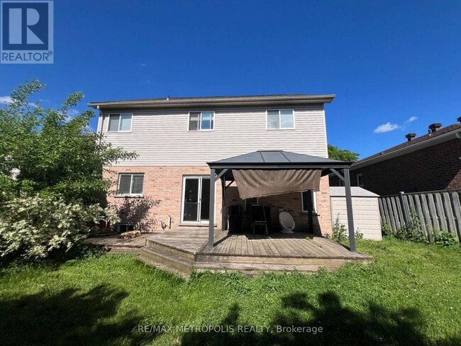 Building Photo - 144 Meadowoak Crescent