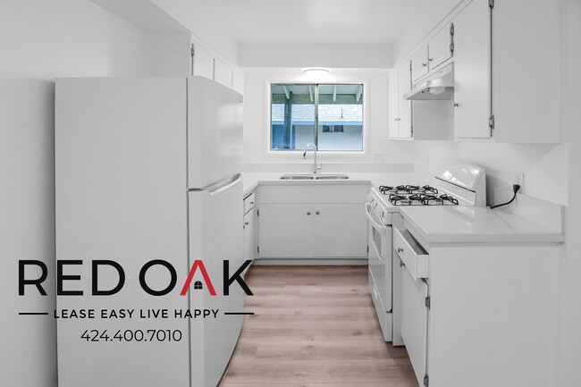 Building Photo - One of a Kind Bright  One Bedroom With Kit...