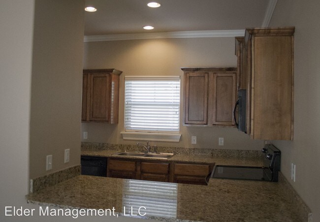 Building Photo - 3822 Rochester Cir