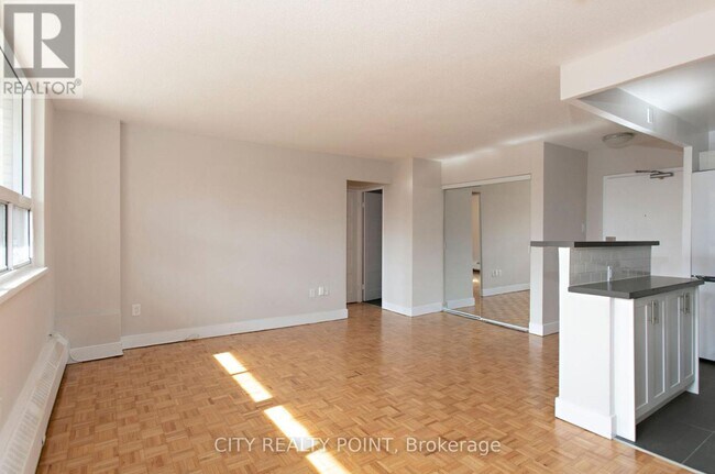Building Photo - 1500-1500 Bathurst St