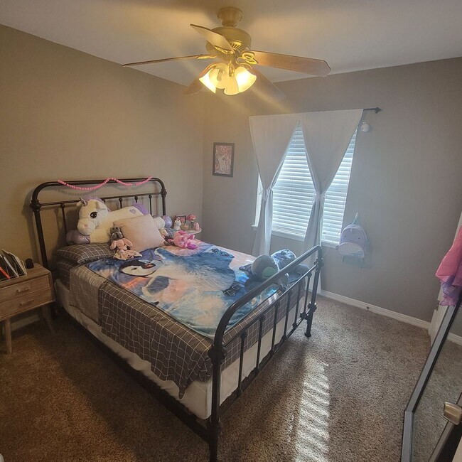 Foto del edificio - 4 Bedroom 2 Bath in Stockwell