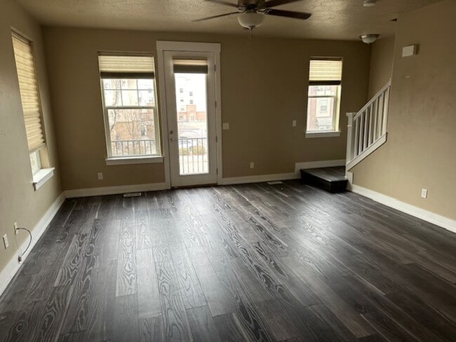 Building Photo - Great Ogden Town Home