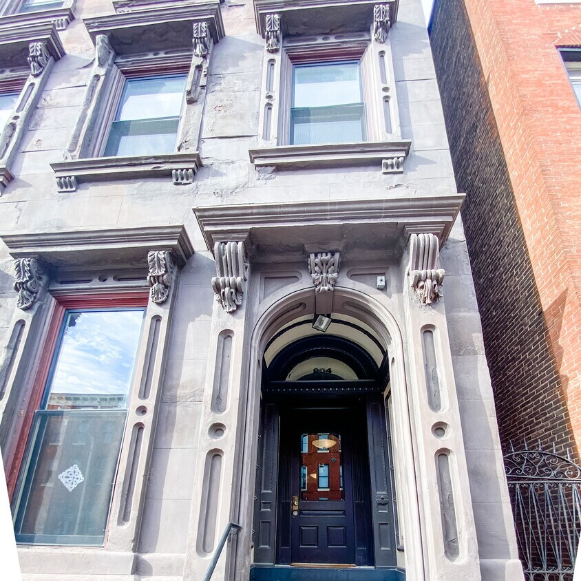 building front - 904 N Calvert St