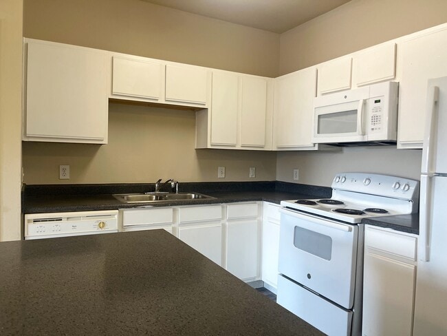 Building Photo - Refugio Place