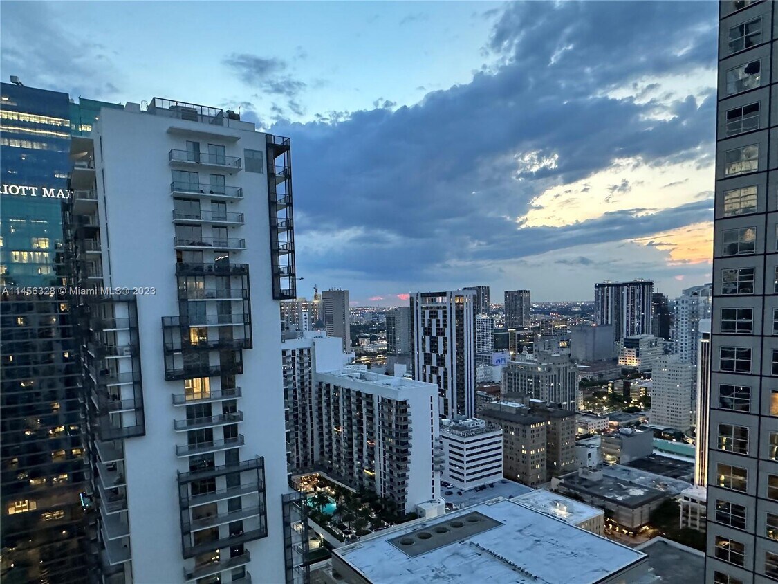 Primary Photo - 300 S Biscayne Blvd