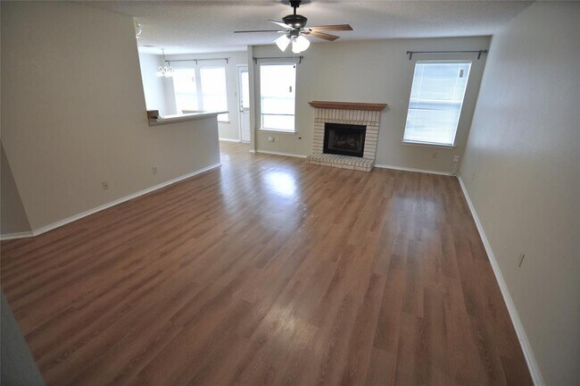 Foto del edificio - 1803 Timberwood Dr
