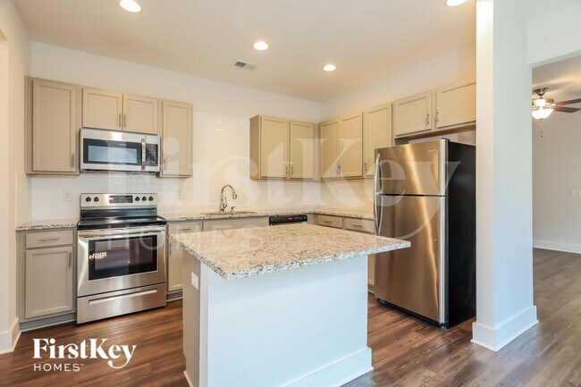 Building Photo - 1414 Woodridge Pl