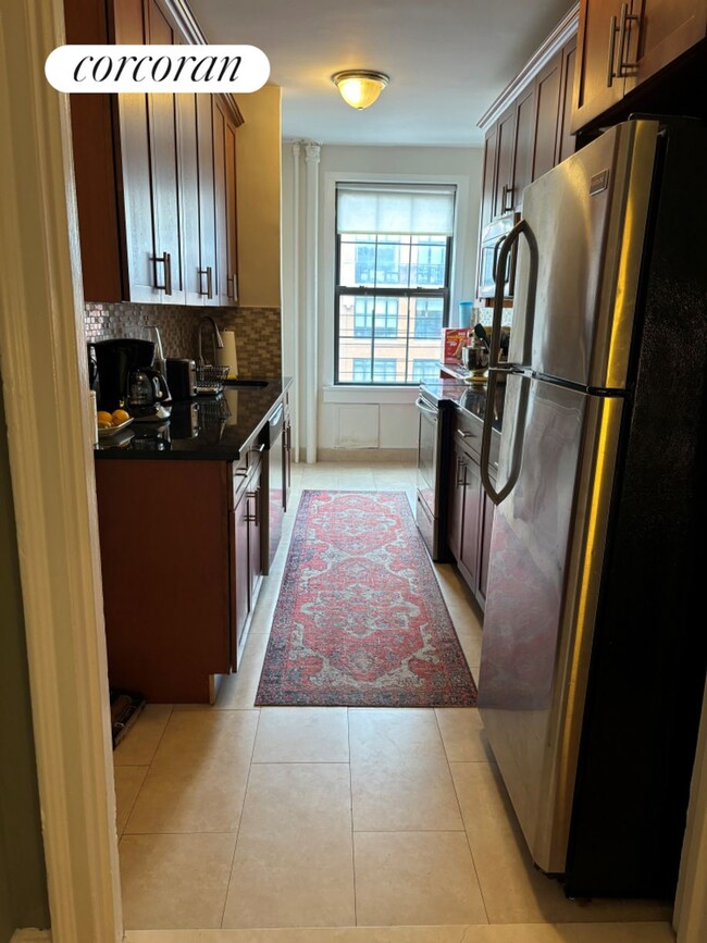 Building Photo - 175 W 76th St