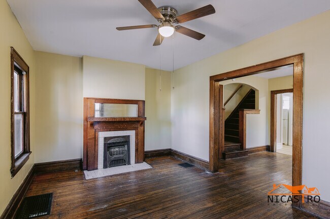Building Photo - 1638 Indianola Ave