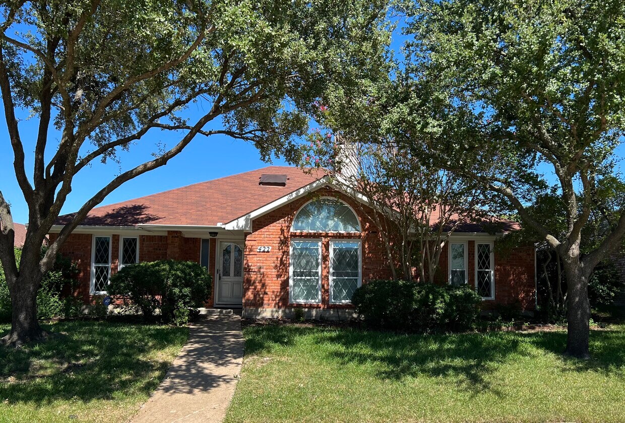 Primary Photo - 422 W Oak St