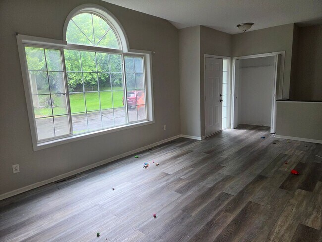 Foto del edificio - Spacious 3-Bedroom Home Near Park & Schools – Faribault, MN