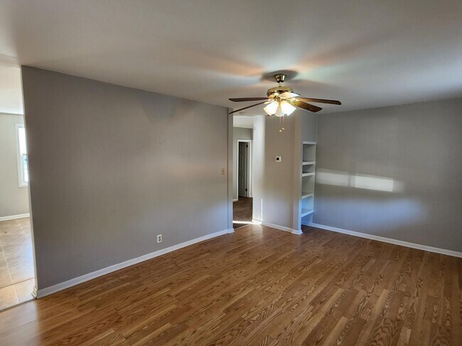 Building Photo - 1347 Levy Dr