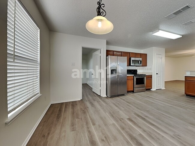 Building Photo - 163 Southlake Dr