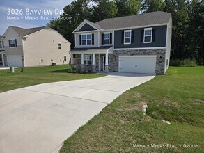 Building Photo - 3026 Bayview Dr