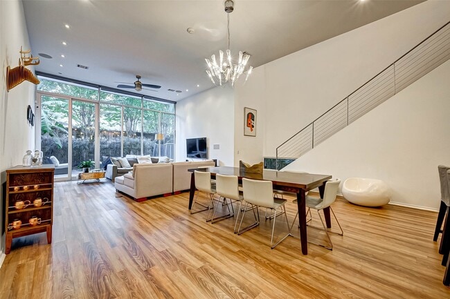 Foto del edificio - 5426 McCulloch Cir