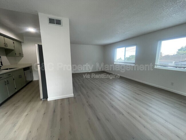 Building Photo - 260 Lighthouse Ave