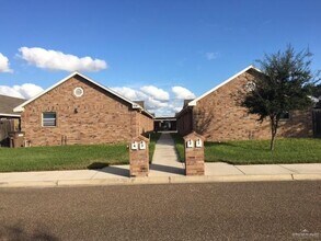 Building Photo - 704 S Dfw Dr