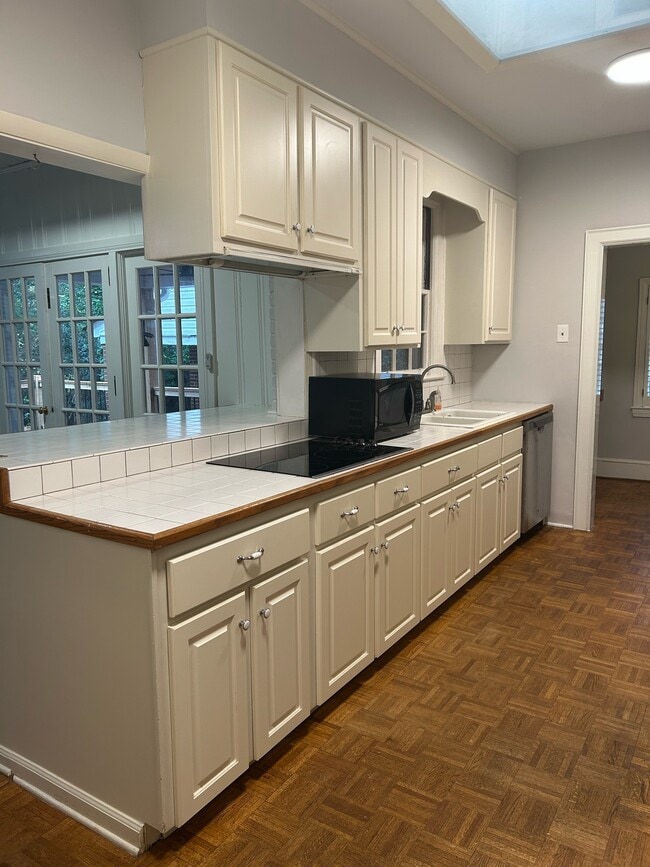 Building Photo - 1679 S Milledge Ave