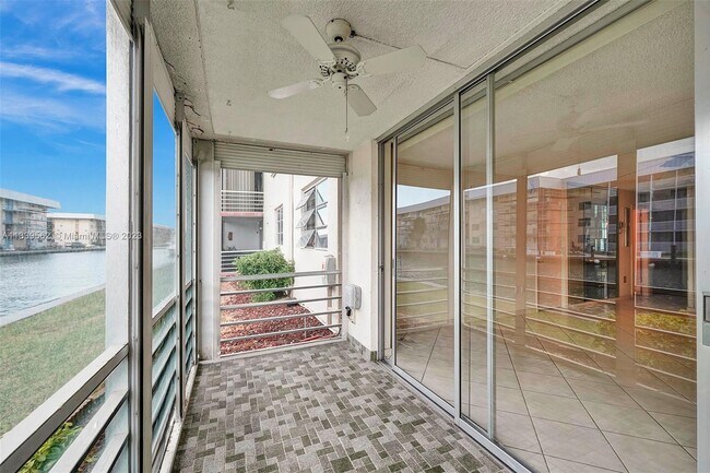 Foto del edificio - 3750 NE 170th St