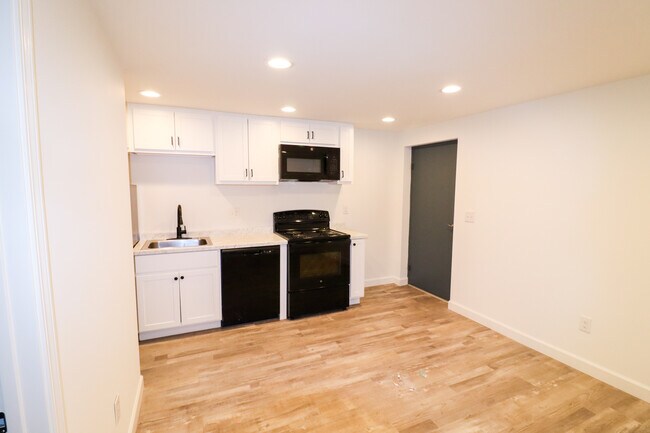 Foto del edificio - 6115-6126 Plymouth Avenue