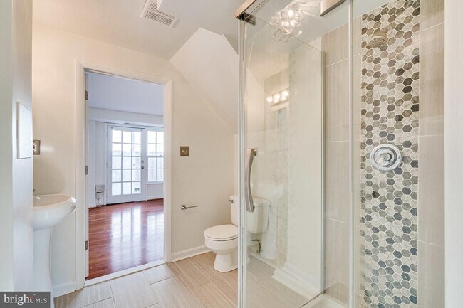 Building Photo - 4432 Longworthe Square
