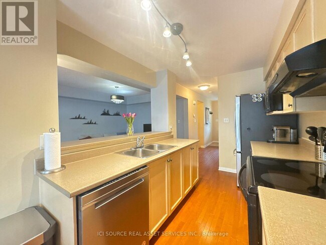 Building Photo - 18-18 Midwood Private