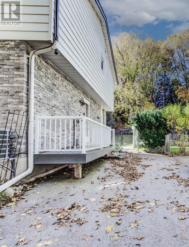 Building Photo - 10 Innes Pl