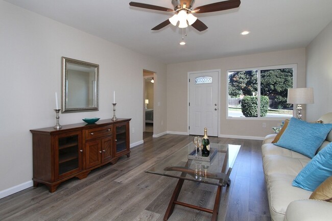 Building Photo - 1643 Peacock Blvd