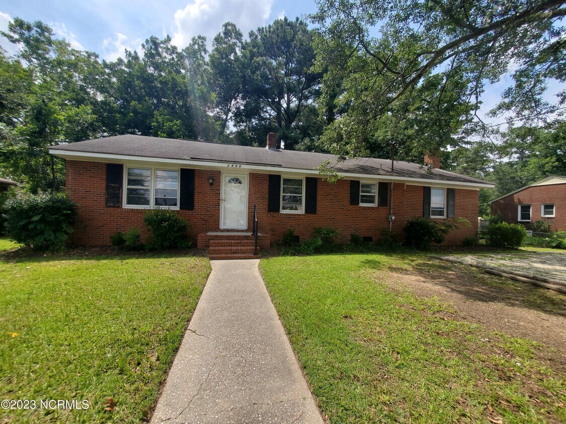 Primary Photo - 2906 Evans St