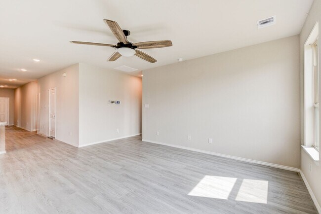 Building Photo - 3Bed 2Bath Beautiful Home!