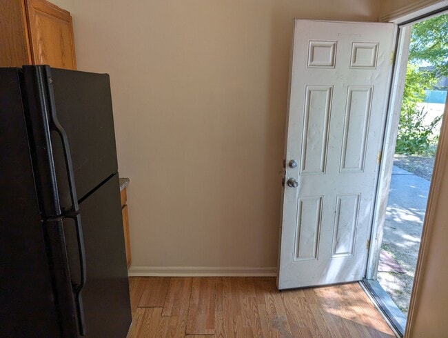 Building Photo - Cozy Aurora Condo