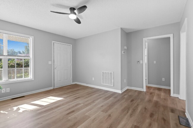 Foto del edificio - 515 Warbler Ct