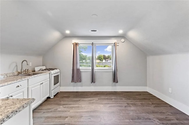 Building Photo - 102 Colby St