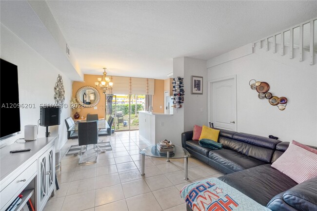 Foto del edificio - 8810 W Flagler St