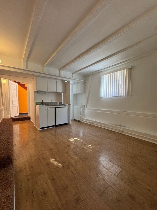 Interior Photo - Hayworth Courtyard Apartments – West Hollywood Living